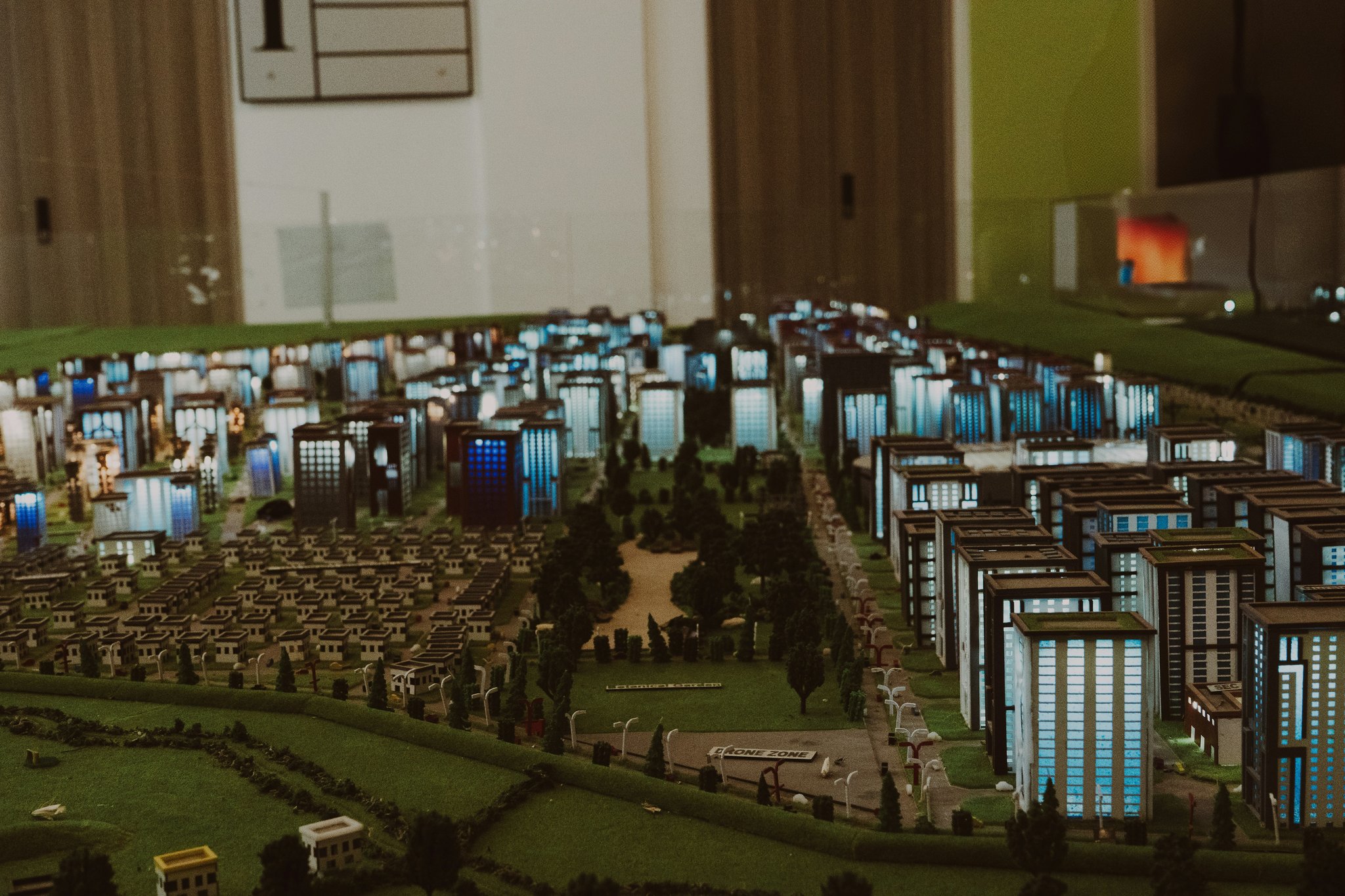 An intricate steampunk-themed Roblox world featuring moving mechanics
