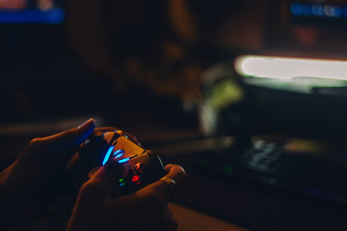 Illustration showing two gamers at an event, one with a polished profile card, the other looking lost.