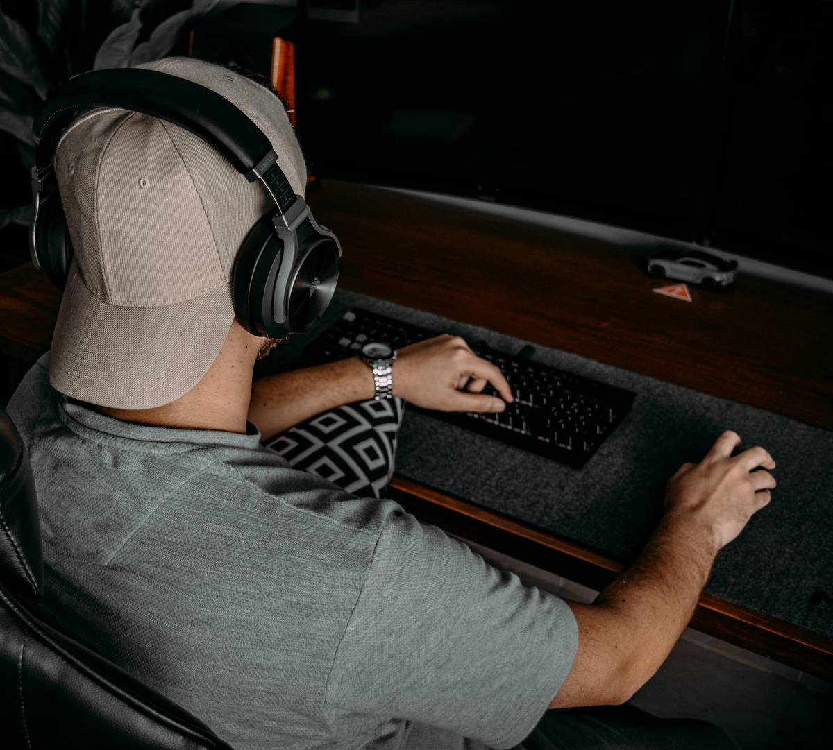 A visualization of hundreds of players participating in a large online gaming tournament